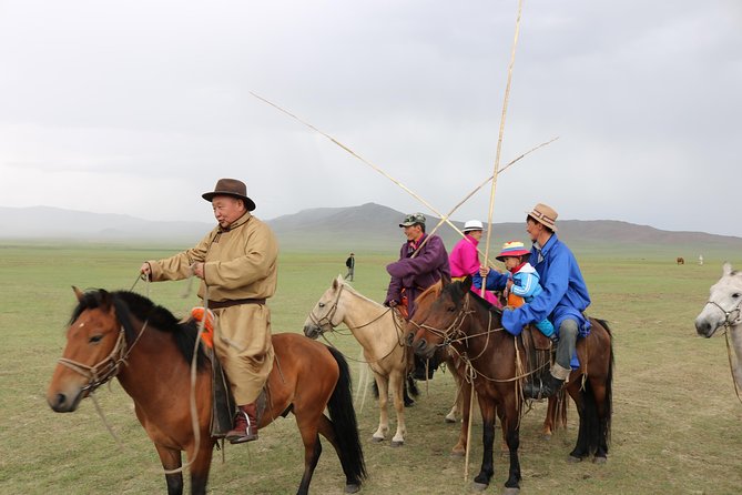 1 Day Semi-Gobi All-included tour - Meeting a nomadic family in a ger