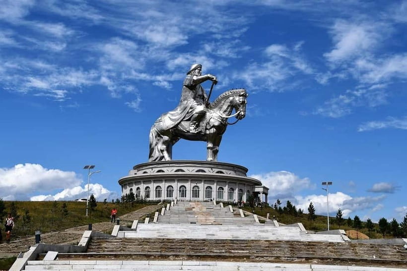 4 Day Best of Central Mongolia tour, Chinggis Khan statue - At a glance: the four details that matter most