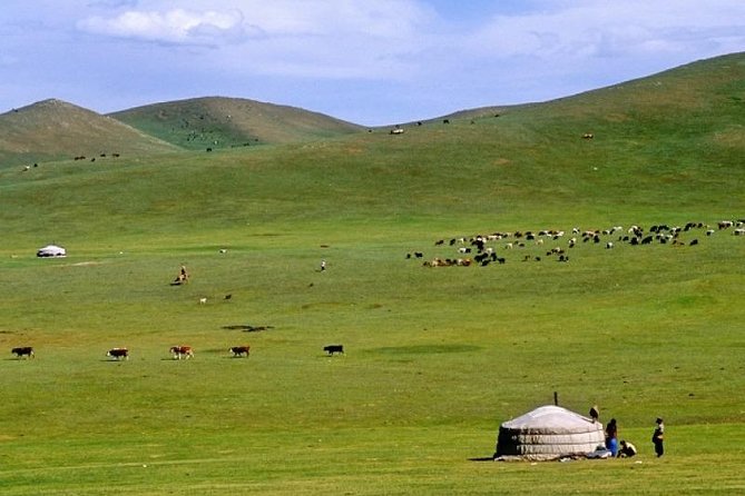 7 days Central Mongolia and Great Gobi - Day 2: Tsagaan Suvarga’s white cliffs