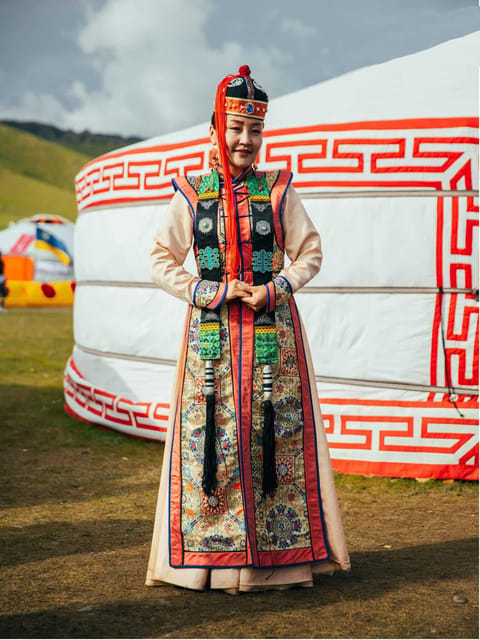 Day tour with Traditional clothes and photographer - Turtle Rock and the value of a recognizable landmark