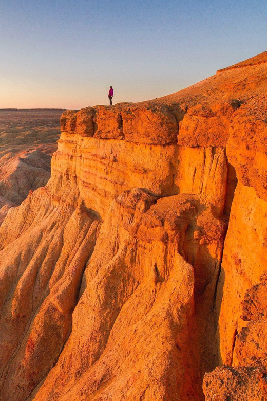Discover / 8 day Great Gobi and Central Mongolia - Day 2: The eroded cliffs of White Stupa