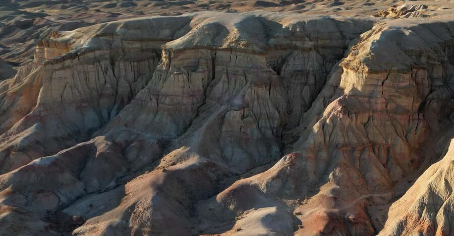 Discover / 8 day Great Gobi and Central Mongolia - Day 5: Fossils at Bayanzag and the ruins of Ongi