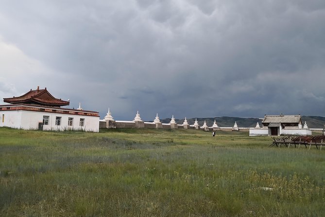 Mini Gobi and the ancient capital Kharkhorin - 4 days - Khogno Khan National Park and a second family visit