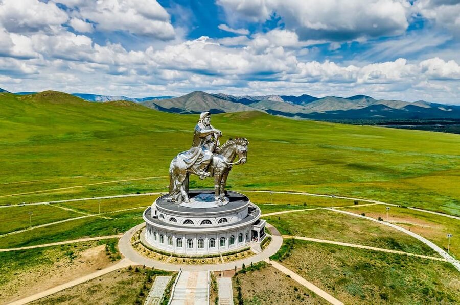 Ulaanbaatar: Chinggis Khan Statue and National Park Day Trip - Transport, guides, and the small-group advantage